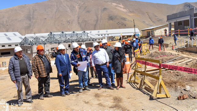 Los miembros de Consejo Universitario en pleno arribaron a la provincia de Melgar, al Centro Experimental de La Raya, a fin de evidencia in situ el avance de la obra “Creación del Servicio de Laboratorios en Biotecnologías para Camélidos Sudamericanos de la Universidad Nacional del Altiplano Puno.