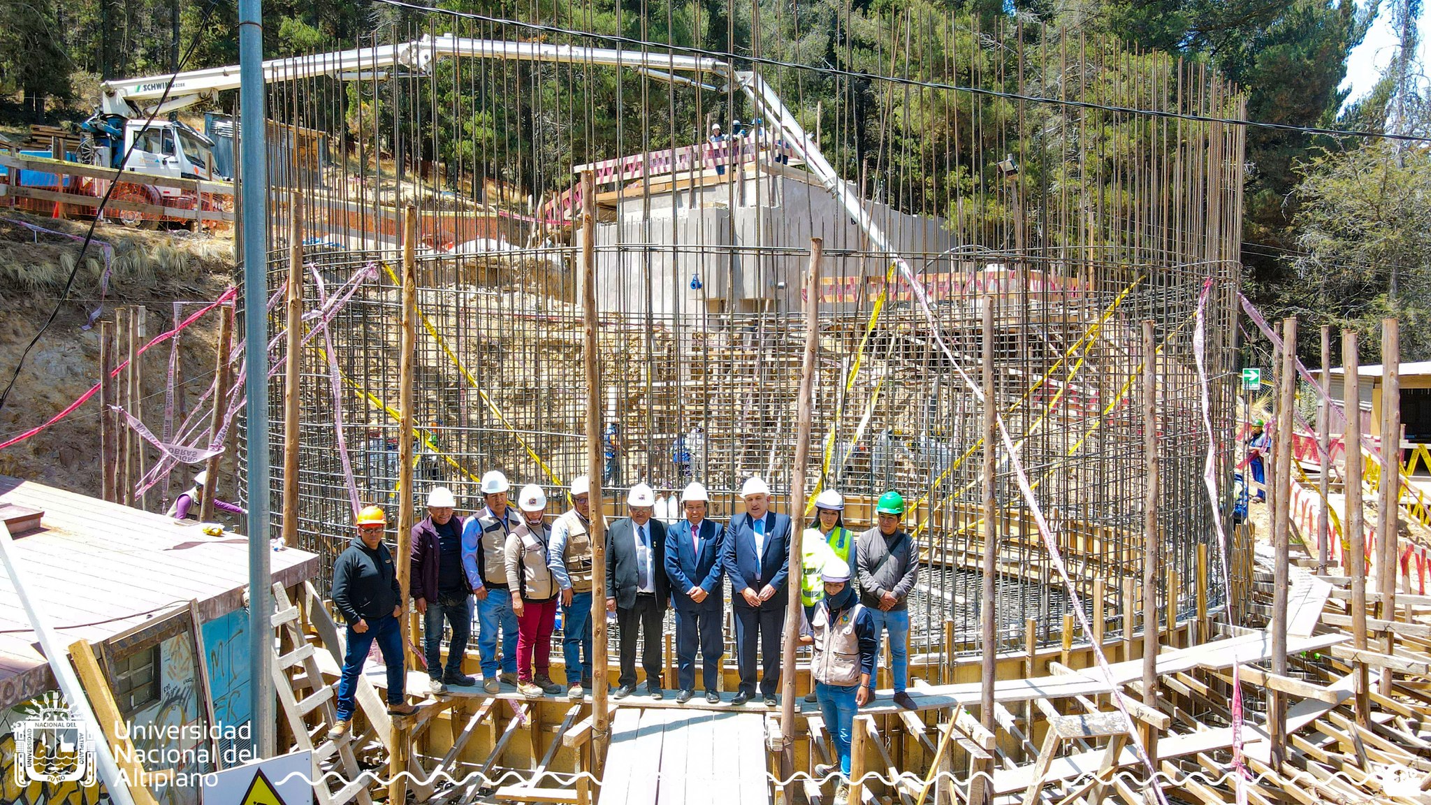 Más de 20 mil miembros de la comunidad universitaria, entre docentes, estudiantes, personal administrativo y usuarios de la Universidad Nacional del Altiplano Puno, serán beneficiados con la construcción de un colosal reservorio con una capacidad de 600 m3, edificado en la zona alta del campus universitario (bosque), lo que servirá la enfrentar la inminente sequía por déficit hídrico que atraviesa la humanidad y en particular la región de Puno.