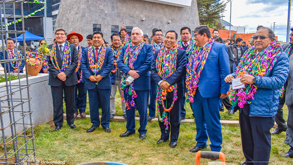 La Universidad Nacional del Altiplano de Puno, ha dado inicio a una nueva fase en la modernización de la Escuela de Posgrado (EPG), con la ejecución de la obra: adquisición de equipamiento para los ambientes de gestión administrativa y mobiliario de oficina. Esta intervención se enmarca dentro de los esfuerzos institucionales por elevar la calidad académica y administrativa, con un enfoque en tecnología e innovación al servicio de los profesionales que se especializan en maestrías y doctorados.
