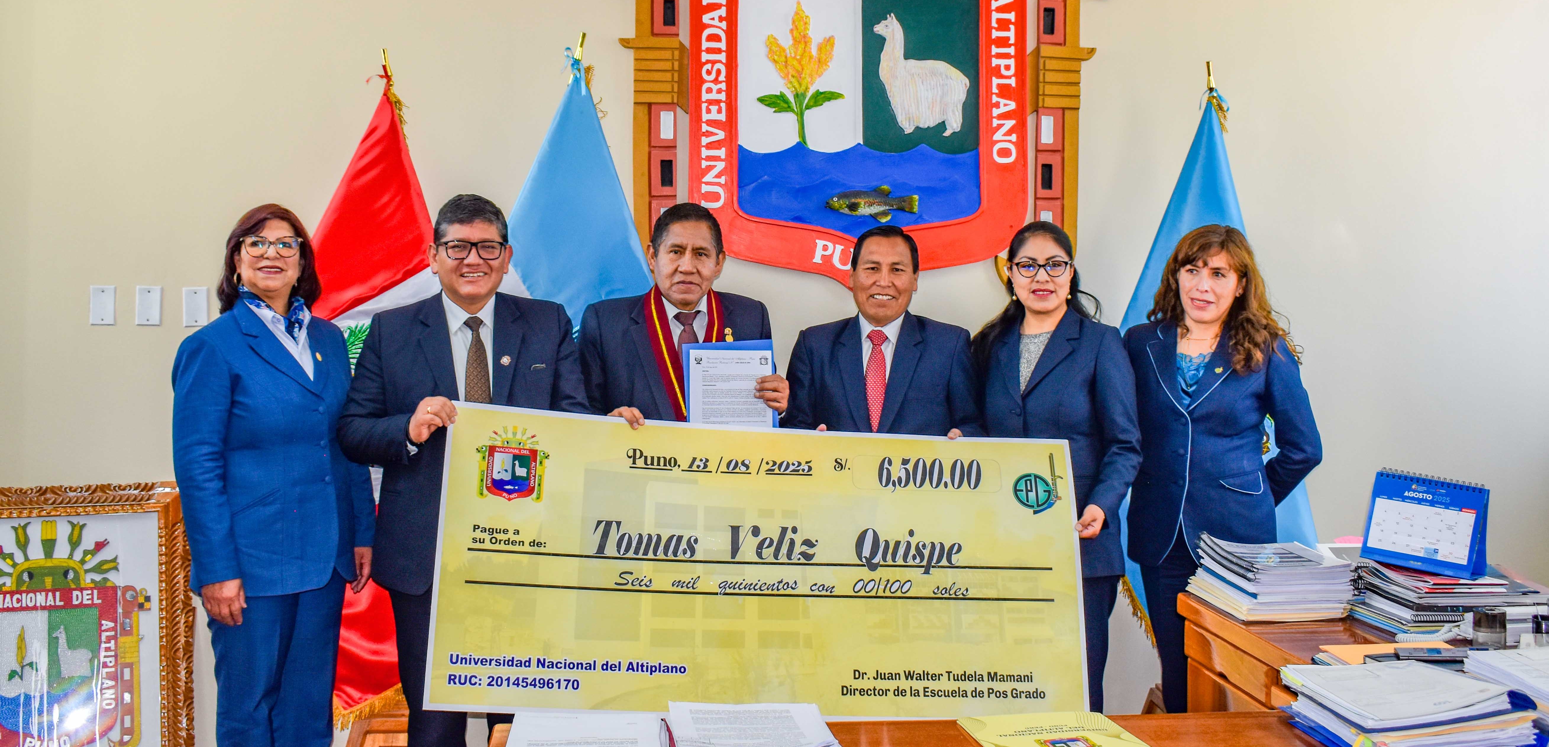 La Universidad Nacional del Altiplano de Puno, a través de su Escuela de Posgrado, realizó la ceremonia de premiación y reconocimiento al Dr. Tomás Veliz Quispe, docente de esta casa superior de estudios, quien resultó ganador del concurso “Premio a la Publicación Científica de la Escuela de Posgrado de la UNA Puno 2024”. Este galardón se otorgó luego de la exitosa sustentación y posterior publicación de su artículo científico en una revista de alto impacto internacional.
