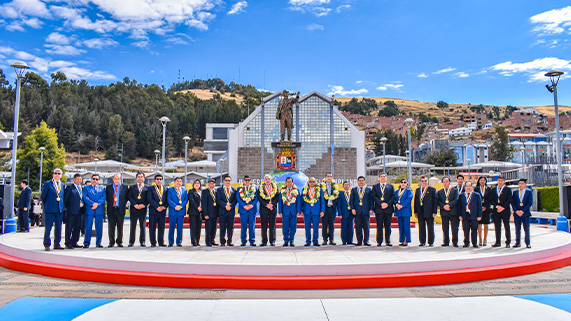 Un día como hoy, hace 169 años, durante el gobierno de Ramón Castilla se creó la Universidad Nacional del Altiplano de Puno, y un visionario líder, el senador Enrique Torres Belón, sembró la semilla del conocimiento en nuestra tierra, que ahora es considerada dentro de las 10 mejores universidades públicas del país, casa de estudios superiores con visión a futuro que camina firme a su posicionamiento nacional e internacional.