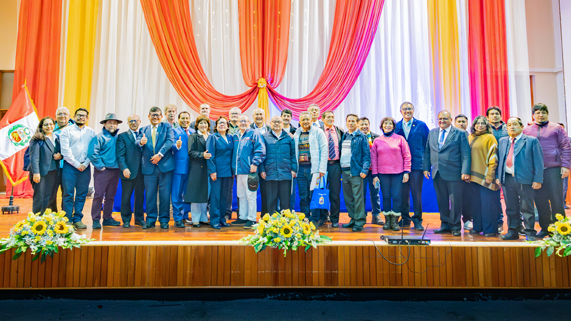 La Universidad Nacional del Altiplano de Puno es sede del XII Congreso Internacional de Matemática Aplicada y Computacional, evento académico a desarrollarse del 11 al 15 de agosto del presente año y que cuenta con la participación de connotados investigadores, ponentes y conferencistas de EE.UU., España, Brasil, México, Alemania, Argentina, Ecuador y del Perú. 