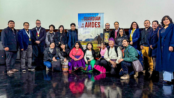 La Universidad Nacional del Altiplano de Puno, a través de la Escuela Profesional de Ciencias de la Comunicación Social y la Facultad de Comunicaciones de la Pontificia Universidad Católica de Chile estrenaron el Documental “El Guardián de los Andes”, que relata el origen y la verdadera causa de muerte del niño ofrendado en la Ceremonia inca de la Capacocha hace 500 años, una coproducción peruana-chilena que pone a ambas casas de estudios en la escena audiovisual mundial.