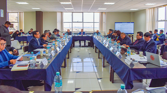 El Consejo Universitario de la Universidad Nacional del Altiplano de Puno, tras un amplio debate y basado en el informe técnico presentado por una comisión integrada por decanos y estudiantes, aprobó de manera oficial la realización del examen de admisión en las provincias de Azángaro y Chucuito-Juli, en todos los programas académicos existentes. La evaluación se llevará a cabo el próximo 13 de septiembre, dando así por superado el impase sobre su suspensión y garantizando el proceso de admisión para los jó