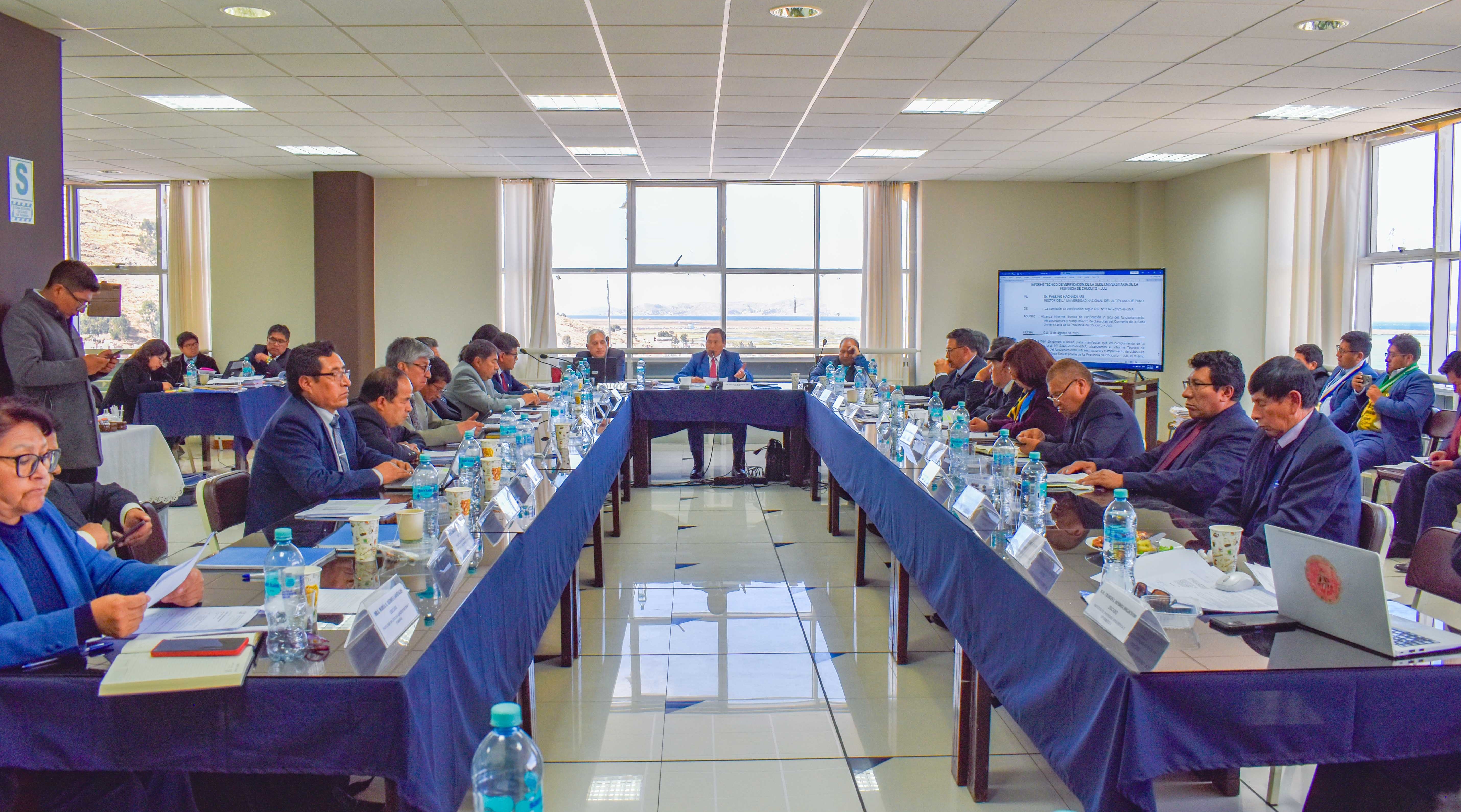 El Consejo Universitario de la Universidad Nacional del Altiplano de Puno, tras un amplio debate y basado en el informe técnico presentado por una comisión integrada por decanos y estudiantes, aprobó de manera oficial la realización del examen de admisión en las provincias de Azángaro y Chucuito-Juli, en todos los programas académicos existentes. La evaluación se llevará a cabo el próximo 13 de septiembre, dando así por superado el impase sobre su suspensión y garantizando el proceso de admisión para los jó