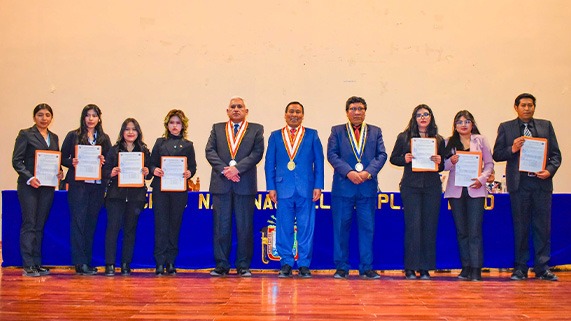 El Rector de la Universidad Nacional del Altiplano de Puno, Dr. Paulino Machaca Ari, oficializó la entrega de un terreno de 880 m2 a la Escuela Profesional de Antropología, esto mediante Resolución Rectoral N° 2773-2025-R-UNA, conforme al plano de ubicación del Plan de Desarrollo Urbano de estas casas de estudios, para la pronta edificación de su nueva infraestructura educativa, espacio ubicado a escasos metros de lo que será el nuevo Comedor Universitario.