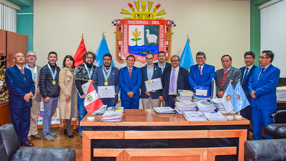 En un paso decisivo hacia su proceso de internacionalización, la Universidad Nacional del Altiplano (UNA) Puno concretó la firma de un significativo convenio de cooperación con prestigiosas instituciones de educación superior de Bolivia, Francia y Perú. El acto, liderado por el Rector de la UNA Puno, Dr. Paulino Machaca Ari, se llevó a cabo en el salón de rectorado de la casa de estudios puneña.