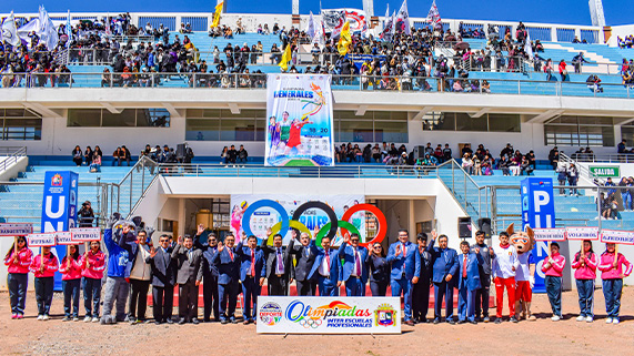 En un acto lleno de color y entusiasmo, la Universidad Nacional del Altiplano de Puno, dio inicio oficial a las Olimpiadas Inter Escuelas Profesionales, en las disciplinas de futbol, futsal, básquet, vóley, natación, atletismo, tenis y ajedrez. La ceremonia de inauguración fue presidida por el Rector, Dr. Paulino Machaca Ari, quien estuvo acompañado por los decanos de las diversas facultades y los equipos deportivos participantes que representan a toda la comunidad universitaria.