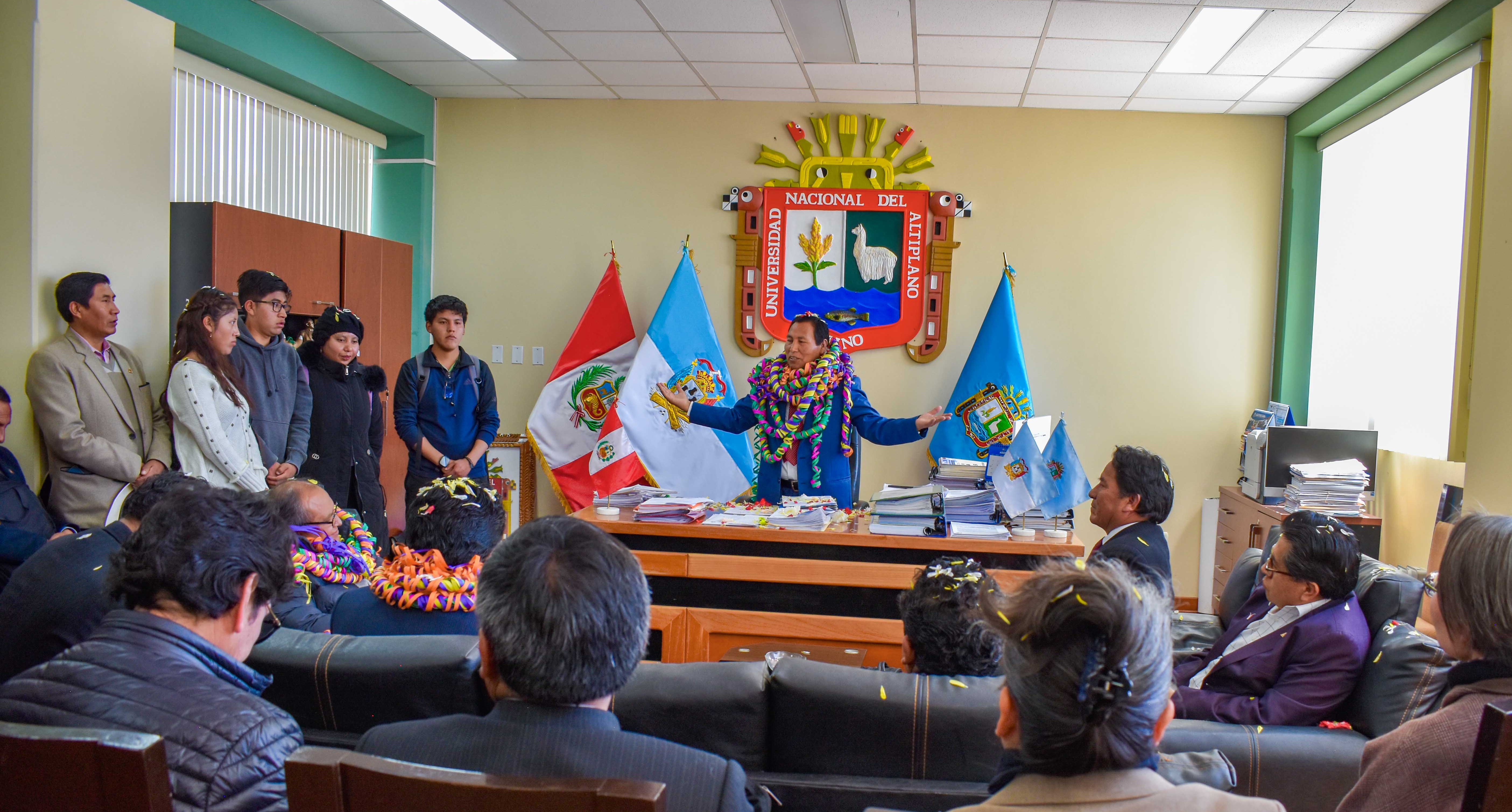 En un acto significativo para el fortalecimiento académico, el Rector de la Universidad Nacional del Altiplano de Puno, Dr. Paulino Machaca Ari, oficializó la designación de un amplio terreno dentro del campus universitario a favor de la Escuela Profesional de Antropología. Esta asignación tiene como objetivo principal la construcción de una moderna infraestructura destinado a potenciar la investigación y la formación profesional de los estudiantes.