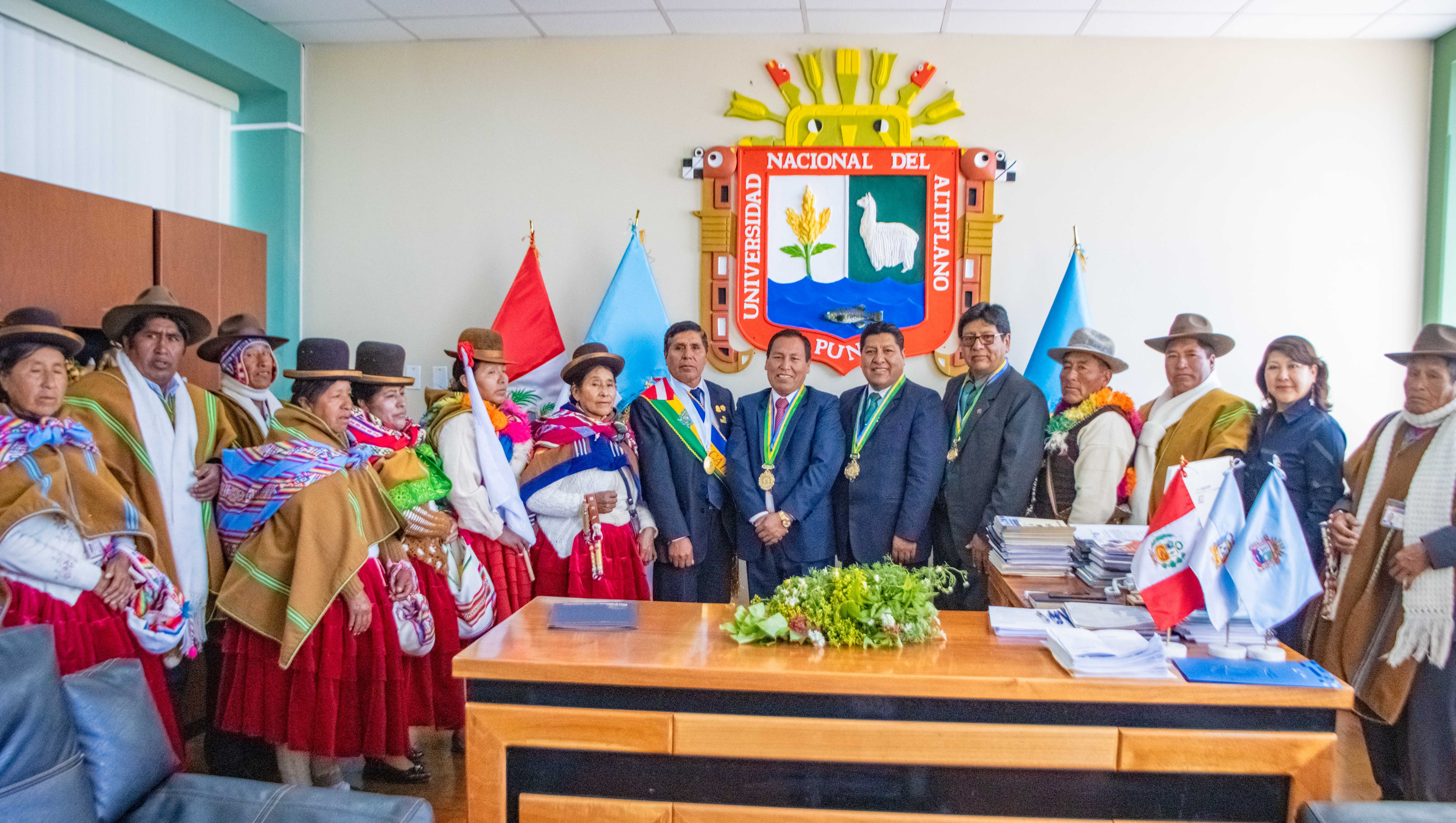 La Universidad Nacional del Altiplano de Puno, en coordinación con la Facultad de Ciencias Agrarias, firmó un importante convenio de cooperación interinstitucional con la Municipalidad del Centro Poblado de Chocco, jurisdicción del distrito de Chupa, provincia de Azángaro. Este acuerdo marca el inicio de un trabajo conjunto destinado a promover el desarrollo sostenible de la población de Chocco.