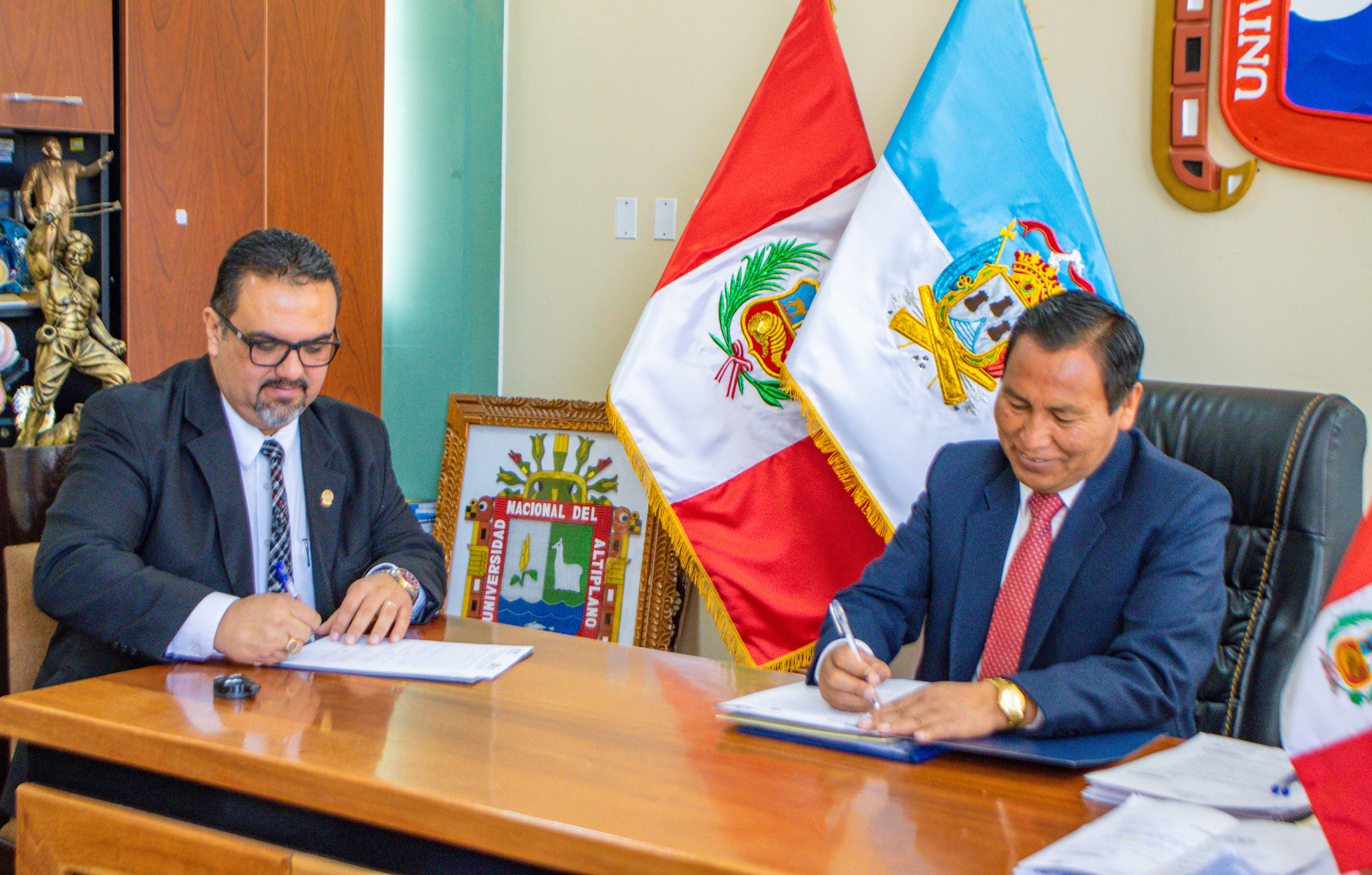 Con el objetivo fundamental de establecer las bases para una cooperación recíproca, la Universidad Nacional del Altiplano Puno y el Centro Universitario de Occidente de la Universidad de San Carlos de Guatemala, concretaron la firma de un importante convenio marco. El acuerdo permitirá la promoción y realización de actividades de interés común para ambas instituciones de educación superior.