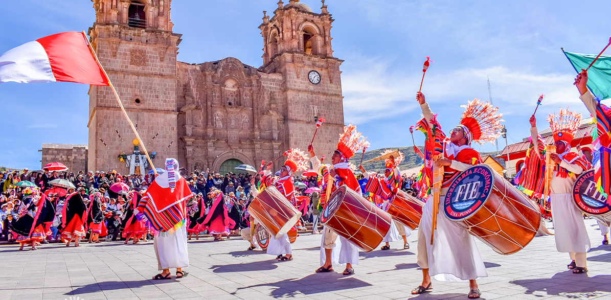 ¡Aprobado! Los estudiantes de la escuela profesional que logre ocupar el primer lugar en el XI Concurso de Sikuris Universitario serán premiados con un viaje de estudios a una de las universidades más prestigiosas del país según su elección, esto a propuesta hecha por el Rector de esta casa de estudios, Dr. Paulino Machaca Ari, en Consejo Universitario, a fin de motivar a la juventud estudiosa de la UNA Puno en cada una de sus presentaciones.
