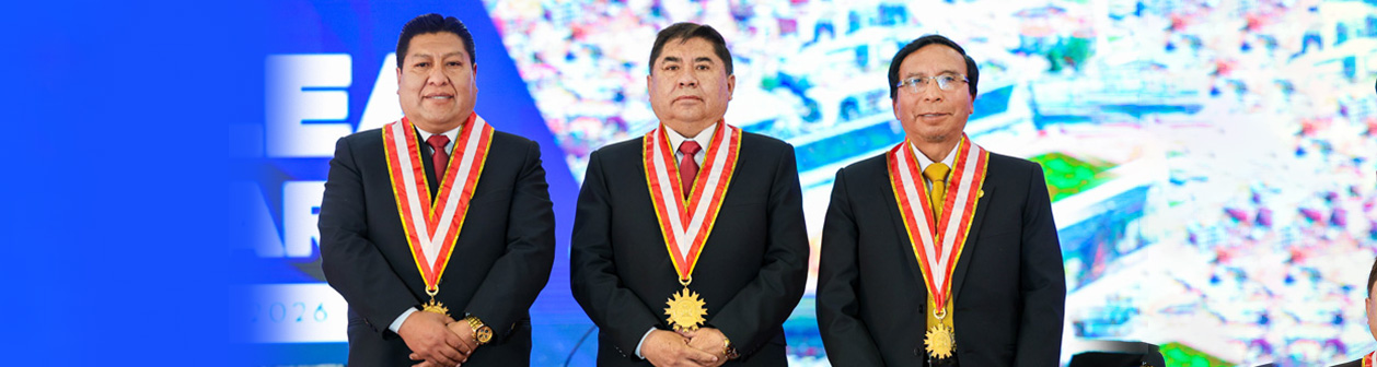 ¡Nuevo Comienzo! El Salón de Eventos de la Universidad Nacional del Altiplano Puno fue escenario de acto de juramentación de las nuevas autoridades universitarias electas por voto universal para el periodo 2026 – 2031, lideradas por el Dr. Dante Atilio Salas Ávila como Rector, el Dr. Javier Mamani Paredes como Vicerrector Académico y el Dr. Emilio Flores Mamani como Vicerrector de Investigación. 